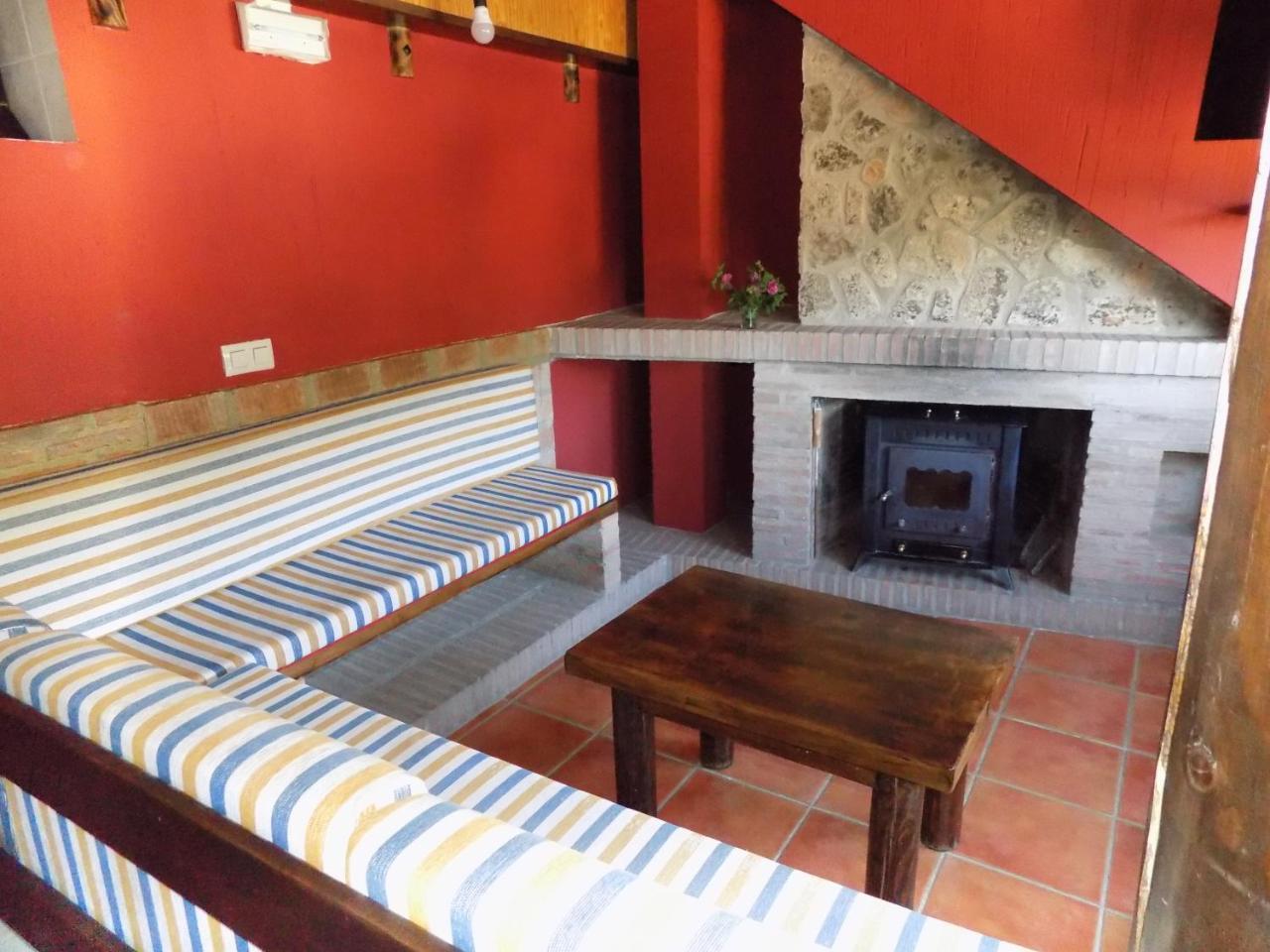 Fuente Del Gamellon Guest House Buenache de la Sierra Exterior photo